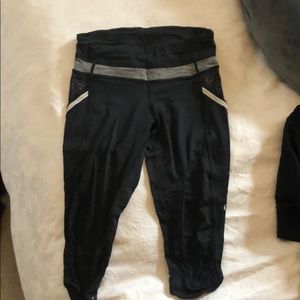 Lululemon black leggings to the knee